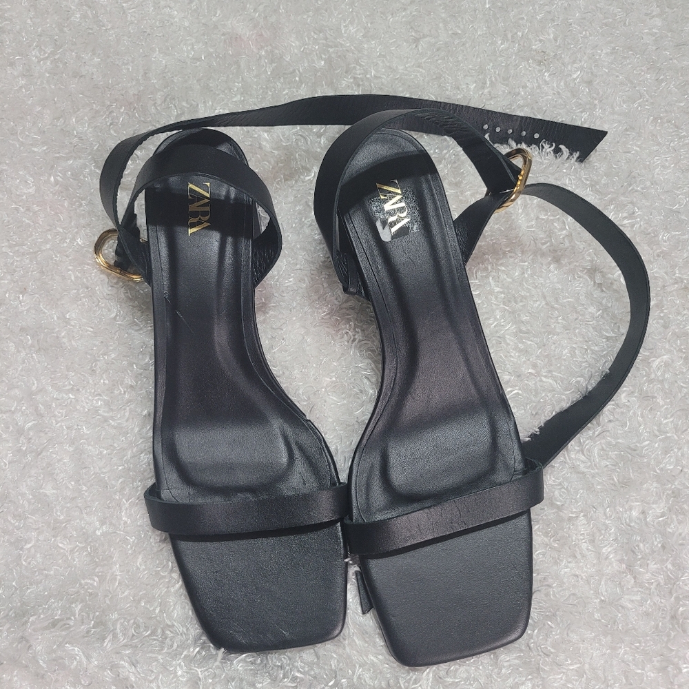 Sandals - Picture 1 of 7